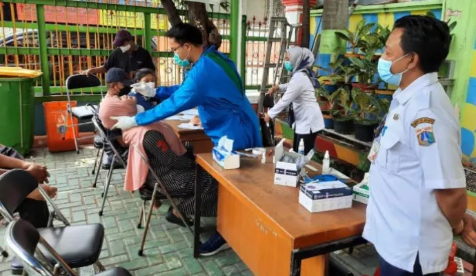 Pelaksanaan Swab Antigen di kelurahan Warakas bagi pemudik yang telah kembali. (ist)