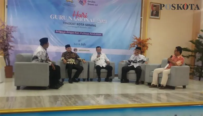 Walikota Serang Syafruddin saat menjadi pembicara dalam memperingati Hari Guru Nasional 2021 Tingkat Kota Serang (foto luthfi)