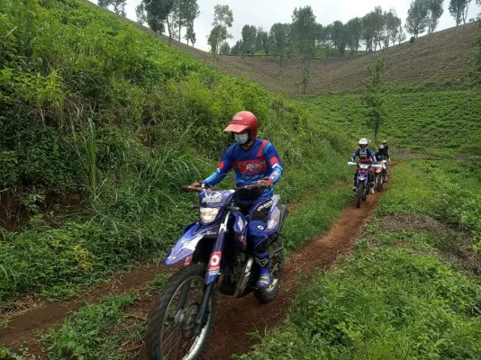 “WR 155 R Community Adventure”, Taklukan Trek Menantang di Bandung. (foto/yamaha)