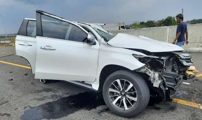 Xpander Vaneasa Angel hancur di tol Jombang km 672 pada Rabu 4/11/2021. (Foto/dokposkota)