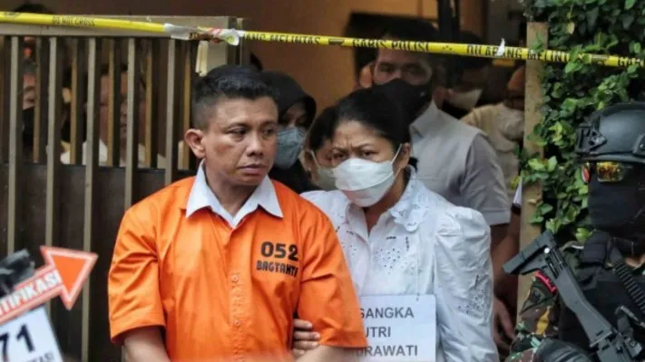 Ferdy Sambo dan Putri Candrawathi di rekonstruksi kasus pembunuhan Brigadir J (Foto: dok poskota)