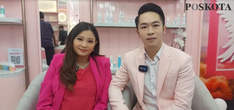 Yunna Mercier (25) beautypreneur didampingi sang suami Michael Mercier saat launching  klinik kecantikan di Jakarta Selatan. (Angga)